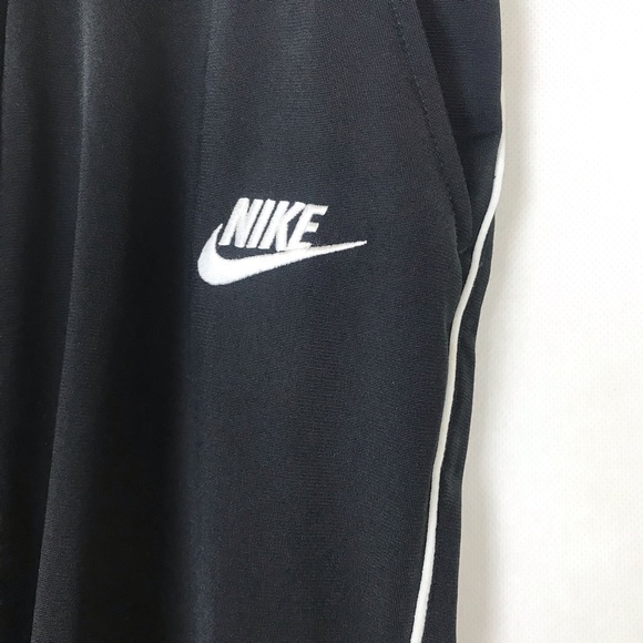 Nike Sportswear heritage black & white sweatpants - Picture 4 of 8
